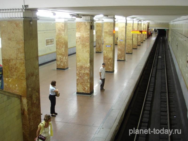 Более половины пассажиров столичного метро сидит в Сети c iPhone и iPad