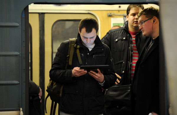 Пассажиры метро смогут с помощью Wi-Fi подключить функцию автоплатежа за услуги ЖКХ