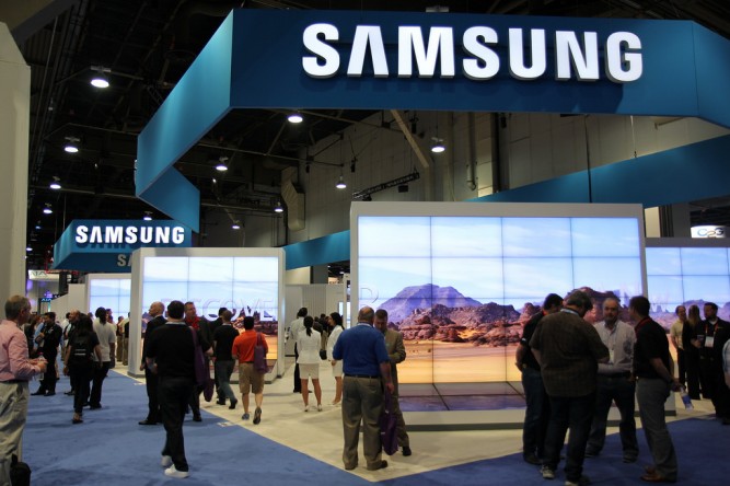 Чистая прибыть Samsung в четвертом квартале упала на 27%