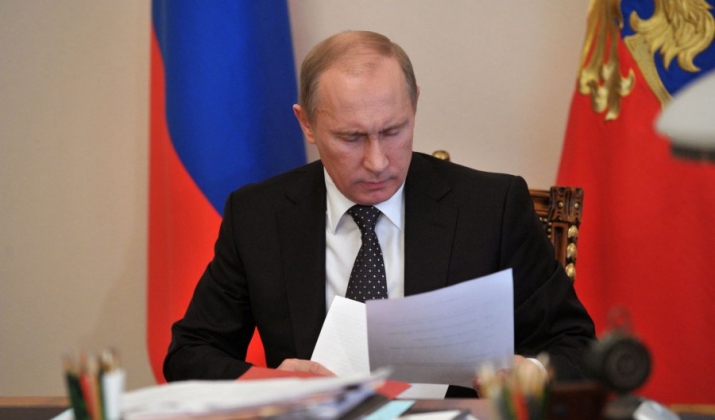 Путин снял запрет на рекламу для платных телеканалов